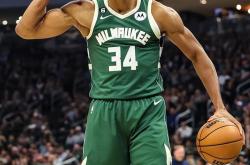 开云APP-关于雄鹿核心复出，带领球队扭转颓势，重振士气的信息