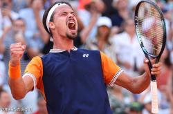 开云体育-德国队鏖战韩国队，黄鸭组合扛起全队