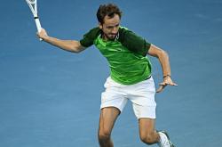 开云下载-ATP总决赛险胜澳网，梅德韦杰夫扛起全队