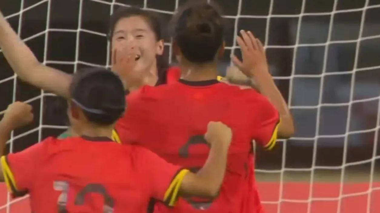 韩国女足比赛意外爆发争议，误判引发热议