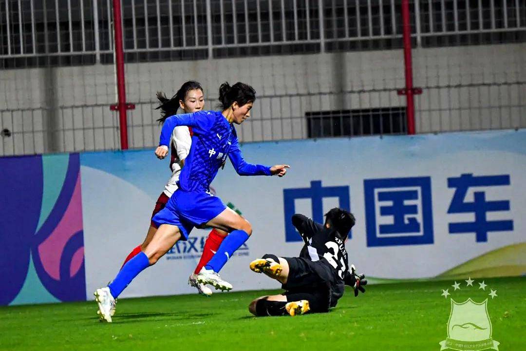 中国队员在女足赛事中取得胜利,精彩连连 中国队员在女足赛事中取得胜利,精彩连连
