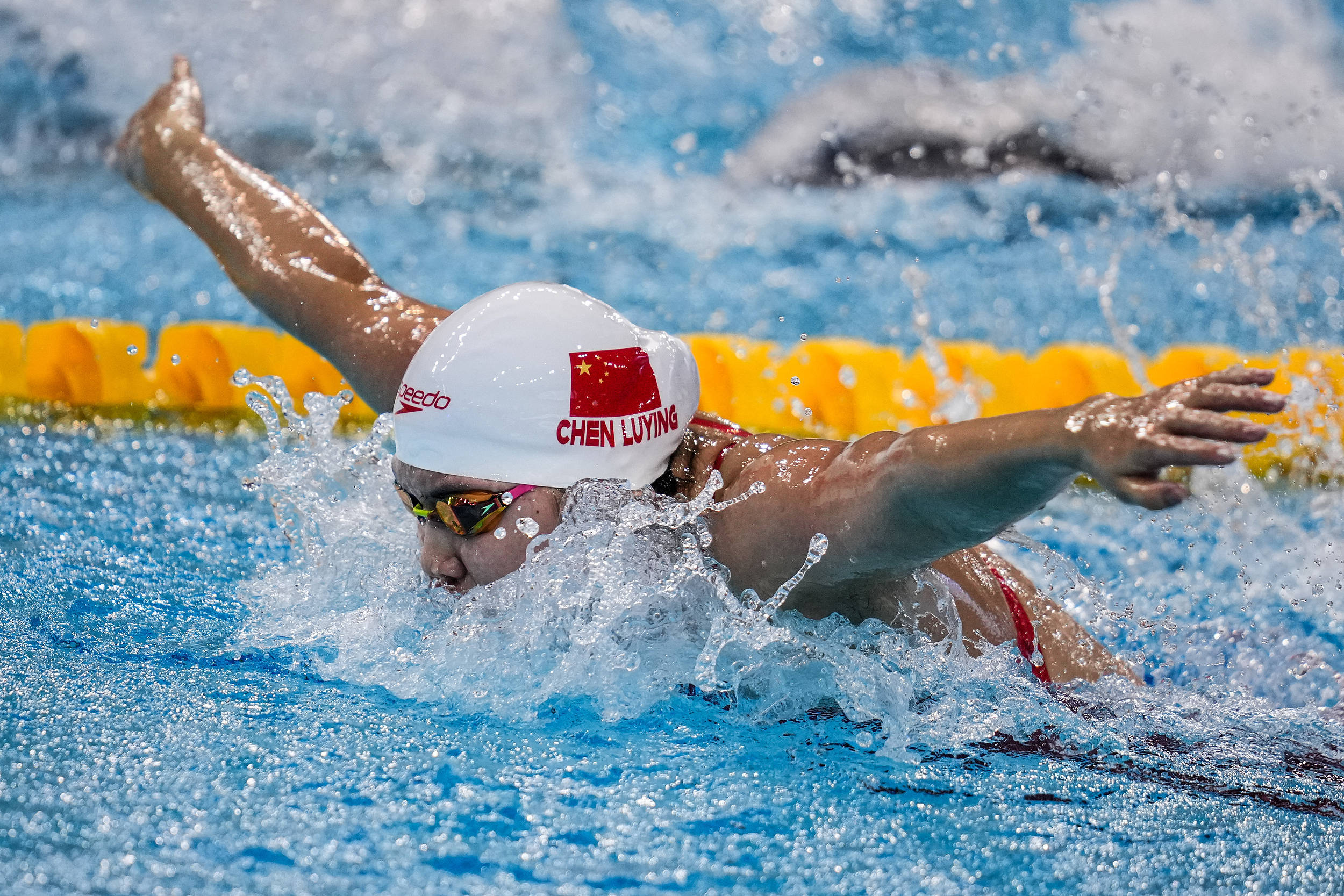 亚洲运动员在游泳比赛中打破世界纪录 亚洲运动员在游泳比赛中打破世界纪录