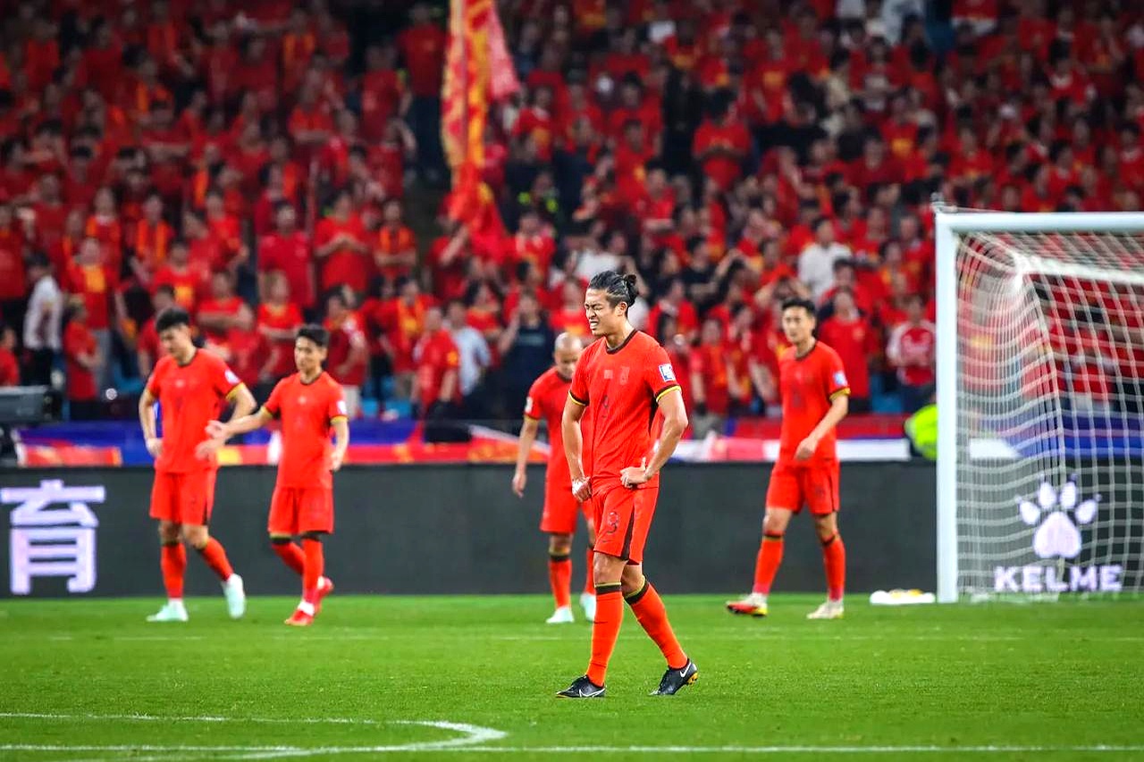 关于澳大利亚守门员秀出神扑拯救国家队的信息