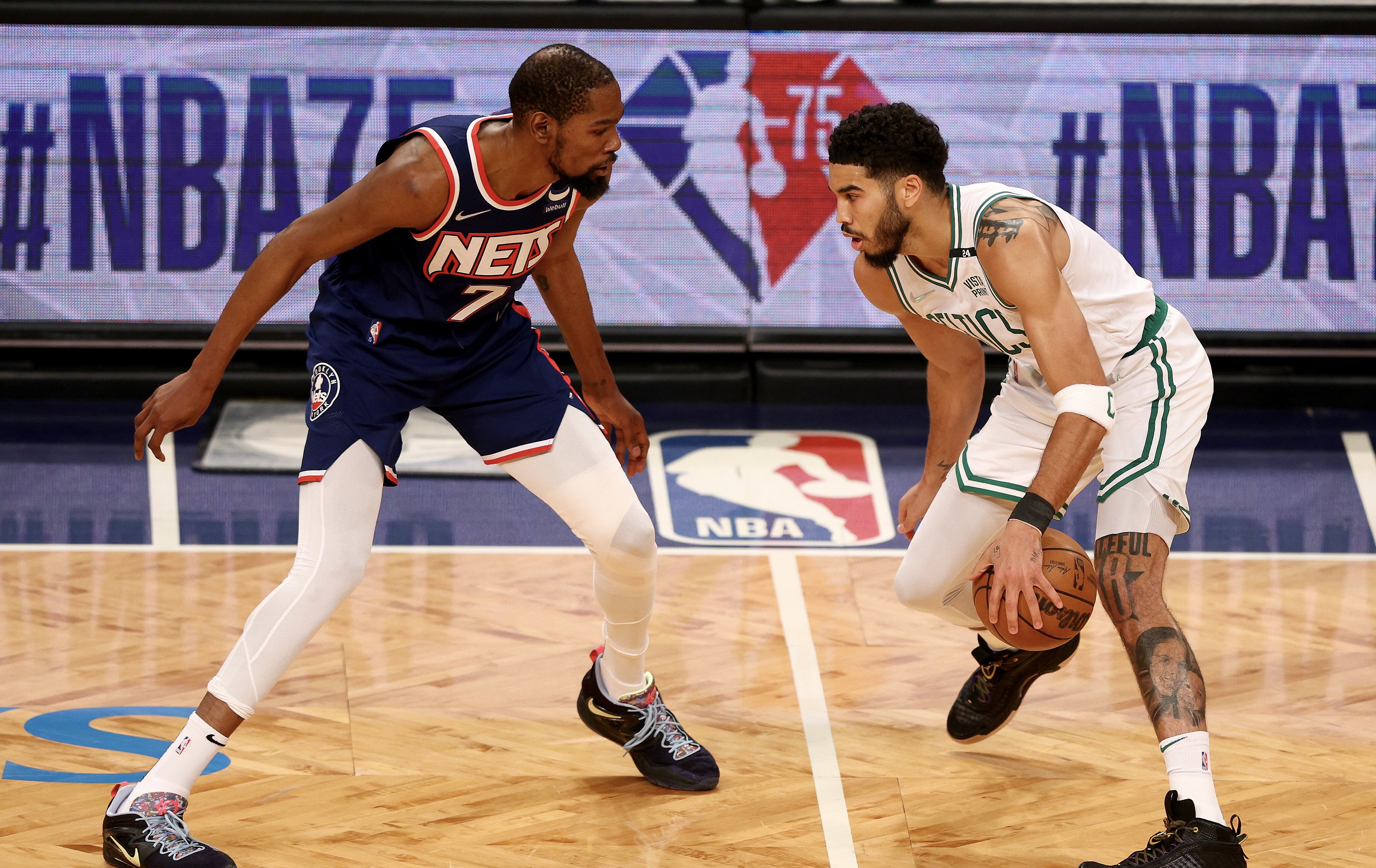 76人横扫猛龙，晋级东部决赛的简单介绍