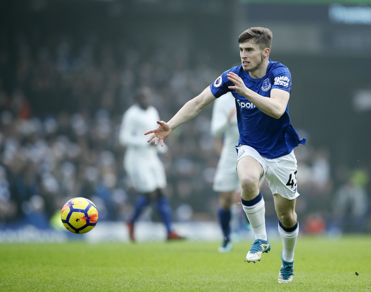 关于沙尔克04引援将离，英超球队瞄准多名球星的信息