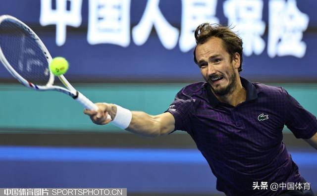 日本网球队鏖战欧洲网球队，梅德韦杰夫统治全场的简单介绍