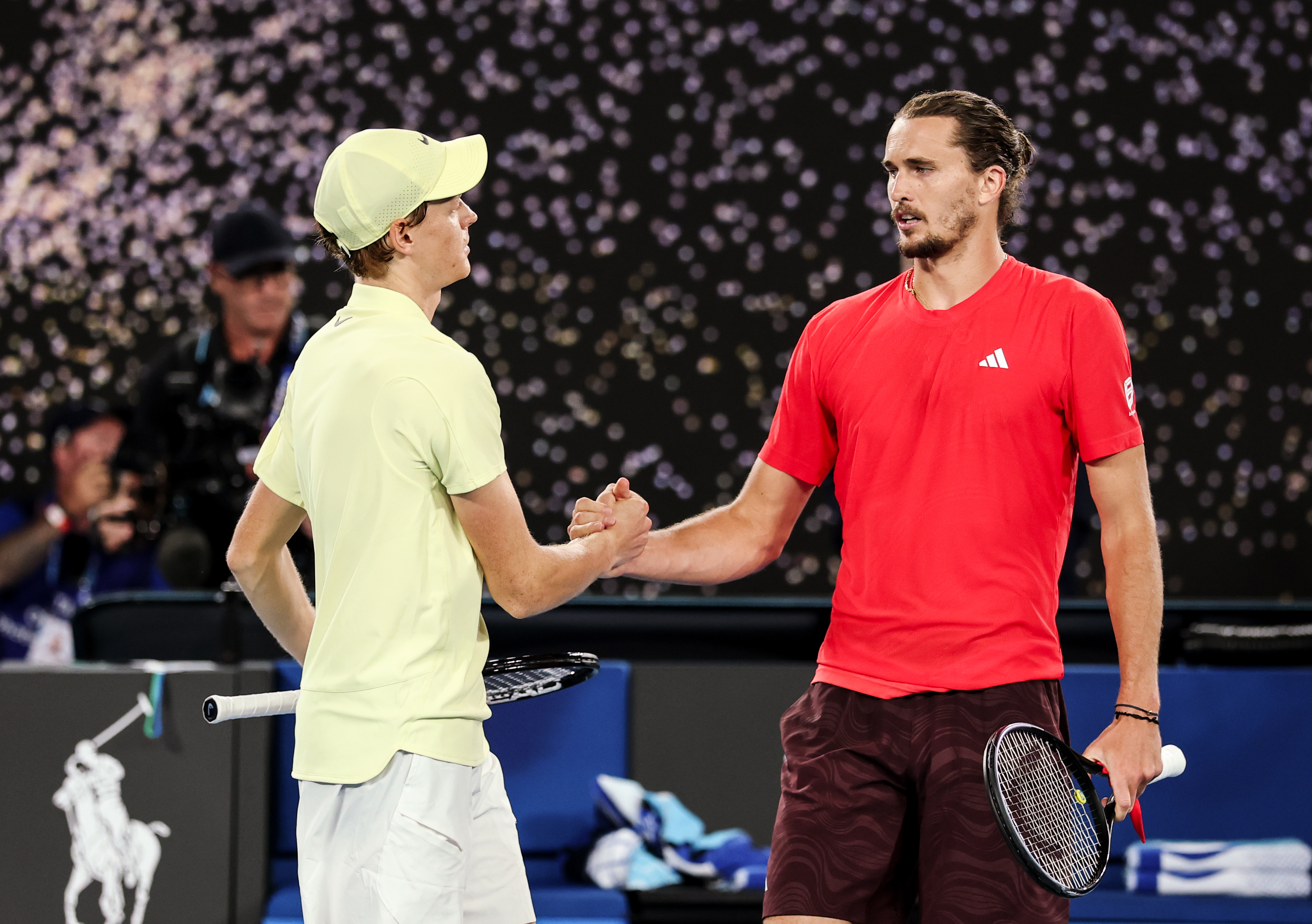 澳大利亚网球队力克意大利网球队，兹维列夫统治全场的简单介绍