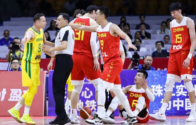 中国男篮险胜墨西哥男篮，库里高光表现的简单介绍
